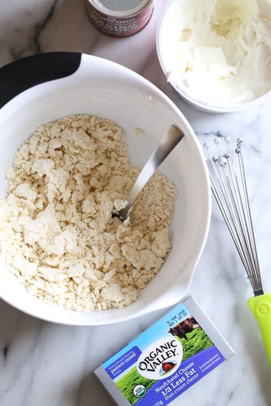Easy, homemade, mini stuffed bagel balls filled with cream cheese! This copycat Bantam Bagels recipe is made with no yeast, no boiling, no fancy mixer!