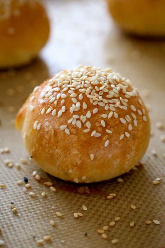 Easy, homemade, mini stuffed bagel balls filled with cream cheese! This copycat Bantam Bagels recipe is made with no yeast, no boiling, no fancy mixer!