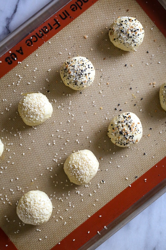 Easy, homemade, mini stuffed bagel balls filled with cream cheese! This copycat Bantam Bagels recipe is made with no yeast, no boiling, no fancy mixer!