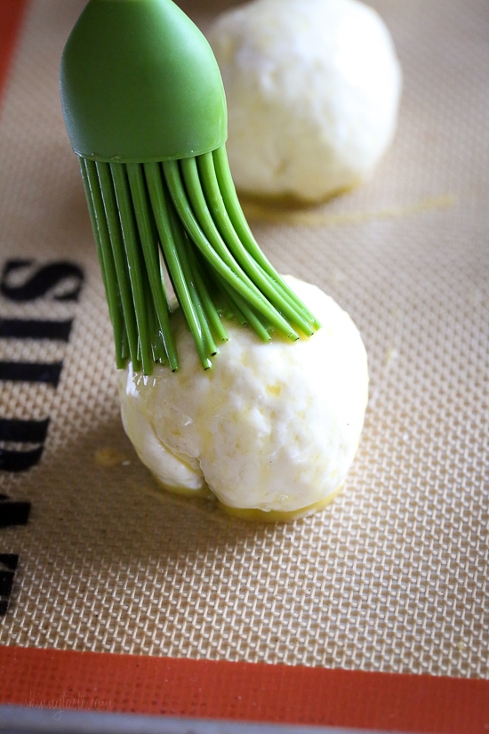 Easy, homemade, mini stuffed bagel balls filled with cream cheese! This copycat Bantam Bagels recipe is made with no yeast, no boiling, no fancy mixer!