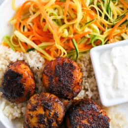 These quick seared Blackened Sea Scallops are coated in a homemade blend of blackened seasoning, then cooked in a cast iron skillet served with a creamy horseradish sauce.