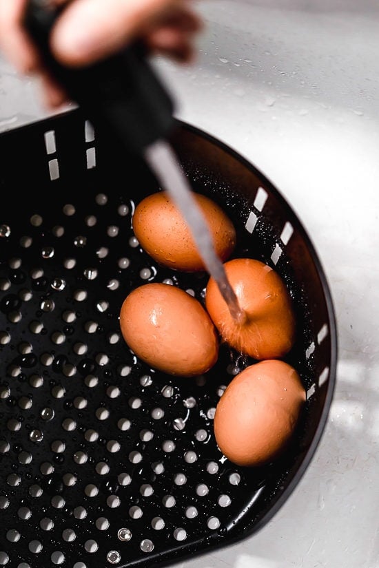 rinsing eggs in air fryer basket