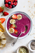 Oatmeal Berry Smoothie Bowl