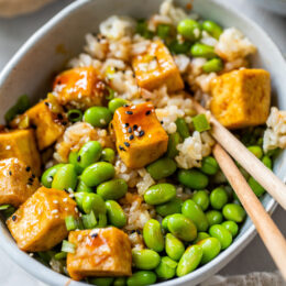 Spicy Sriracha Tofu Rice Bowls