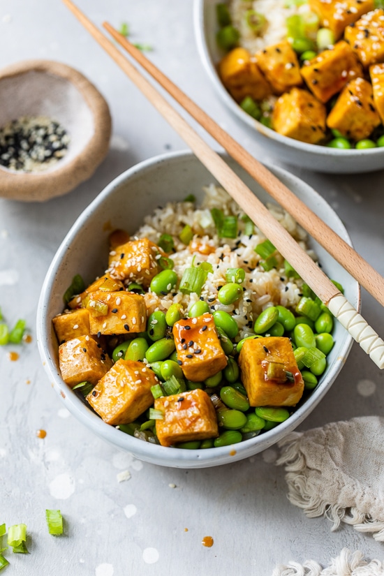 Spicy Sriracha Tofu Rice Bowls