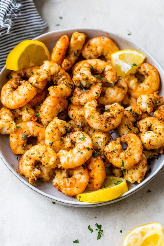 shrimp with lemon wedges