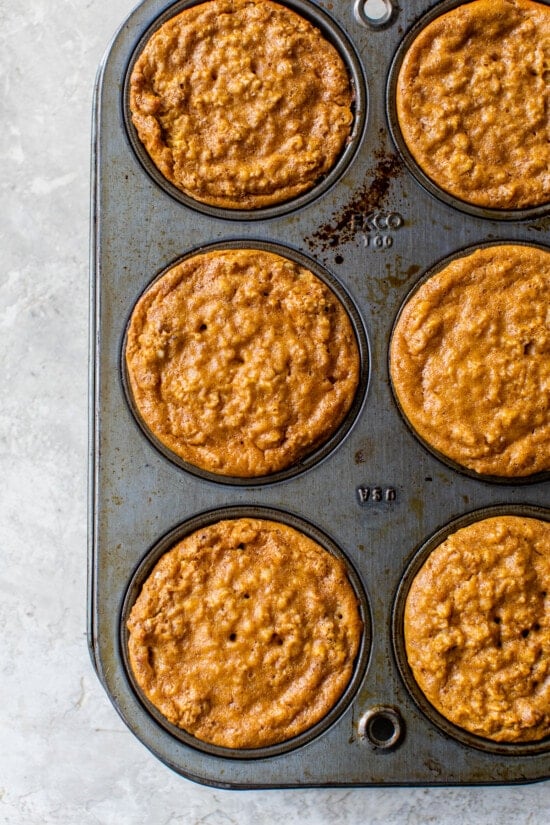 Made with pumpkin puree, oats, pumpkin pie spice, and yogurt, these Pumpkin Baked Oatmeal Cups are an easy breakfast full of fall flavor. Baked pumpkin oatmeal cups in a muffin tin