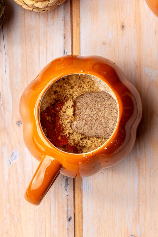 combine dry ingredients in mug.