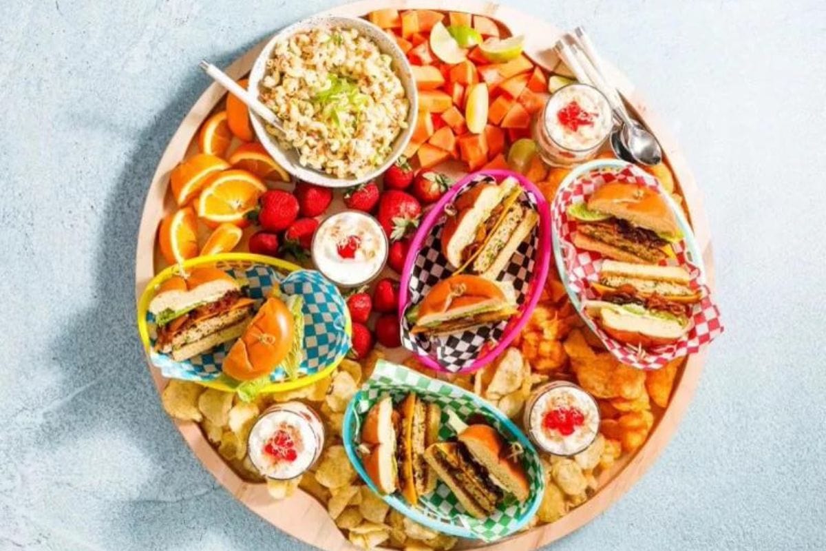 Outdoor Entertaining Essentials: House of Hyacinth wood board