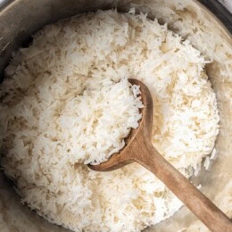 Stirring jasmine rice in instant pot