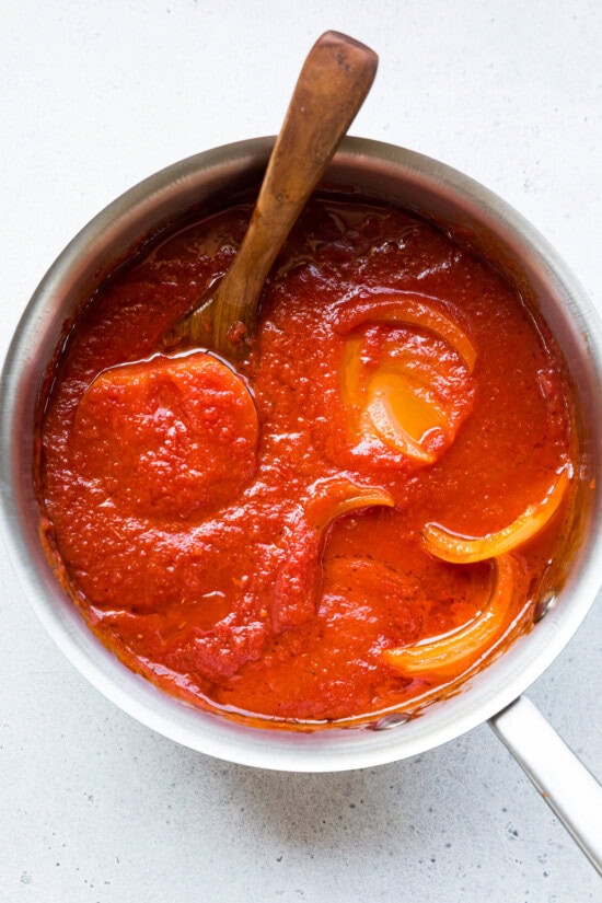 Tomato sauce with onion